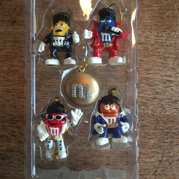 A Box of Colorful M&M Trinkets Collectables. - Picture 6 of 13